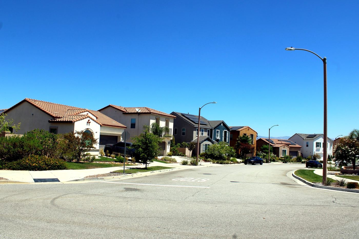 Street view of homes in a Canyon Country, Santa Clarita neighborhood