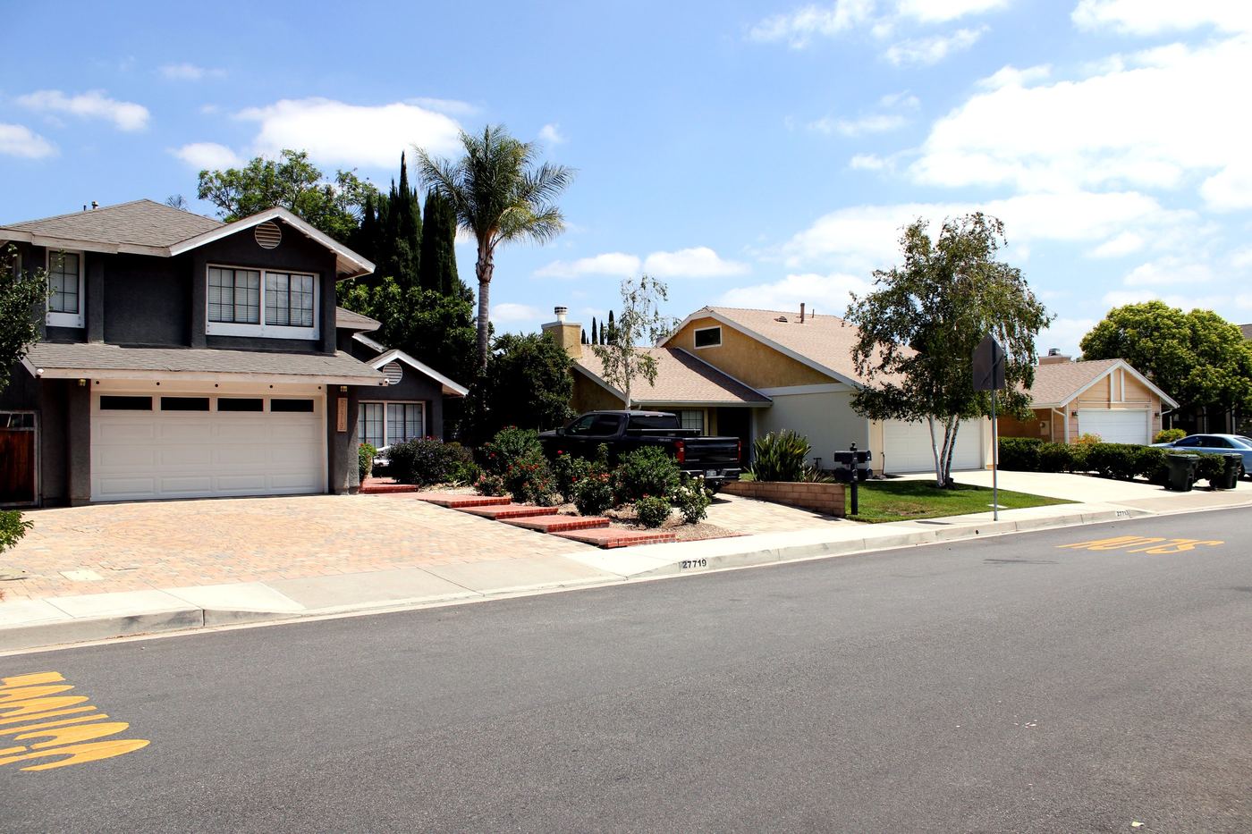 Quiet residential street in Castaic, Santa Clarita, on a sunny afternoon