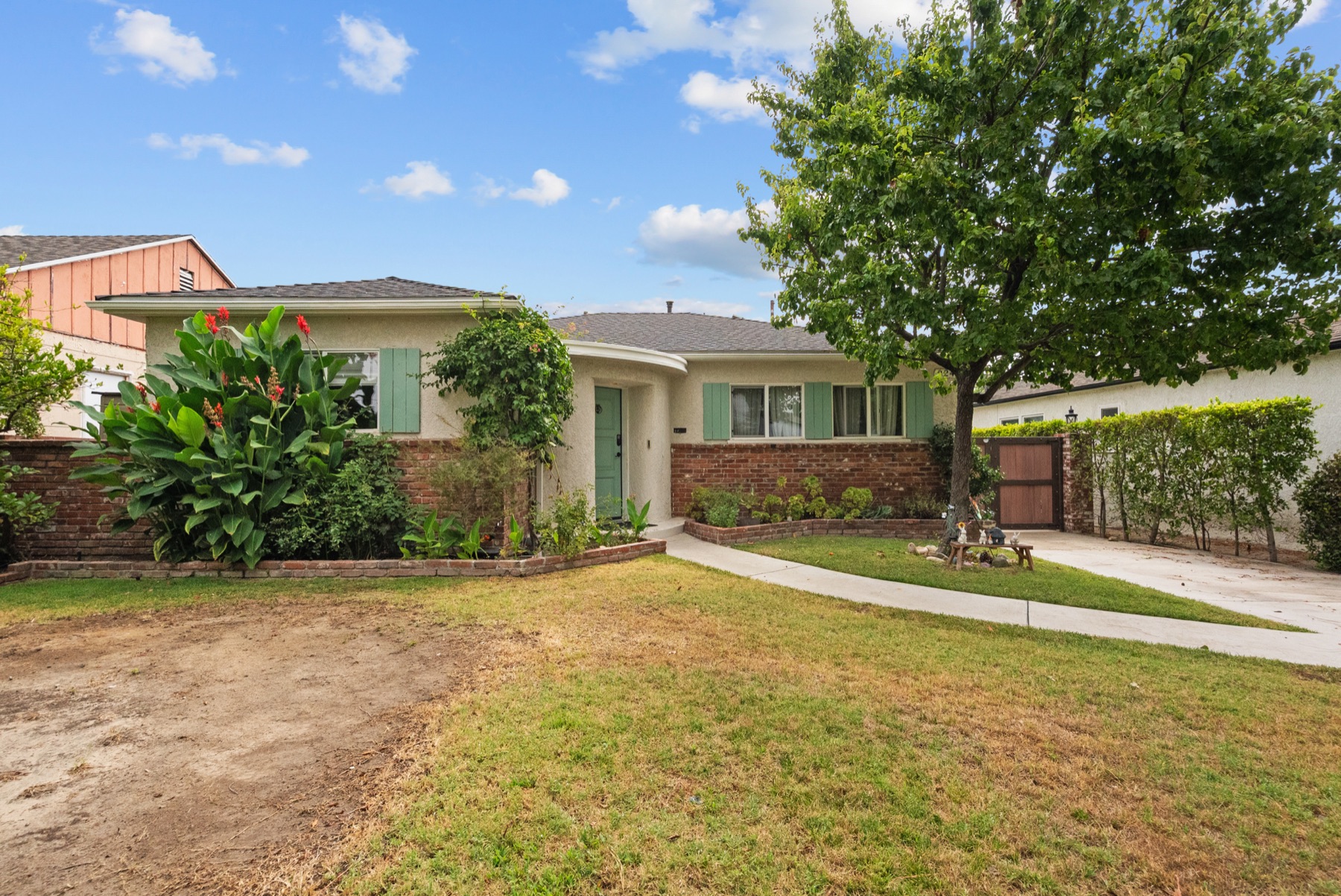 924 N Niagra St, Burbank
